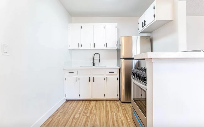 Photo - 527 W 15th St Unidad 6