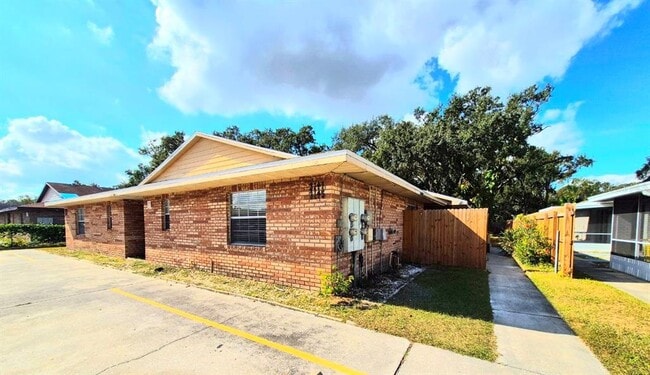 Building Photo - 3141 Bloomingdale Villas Ct