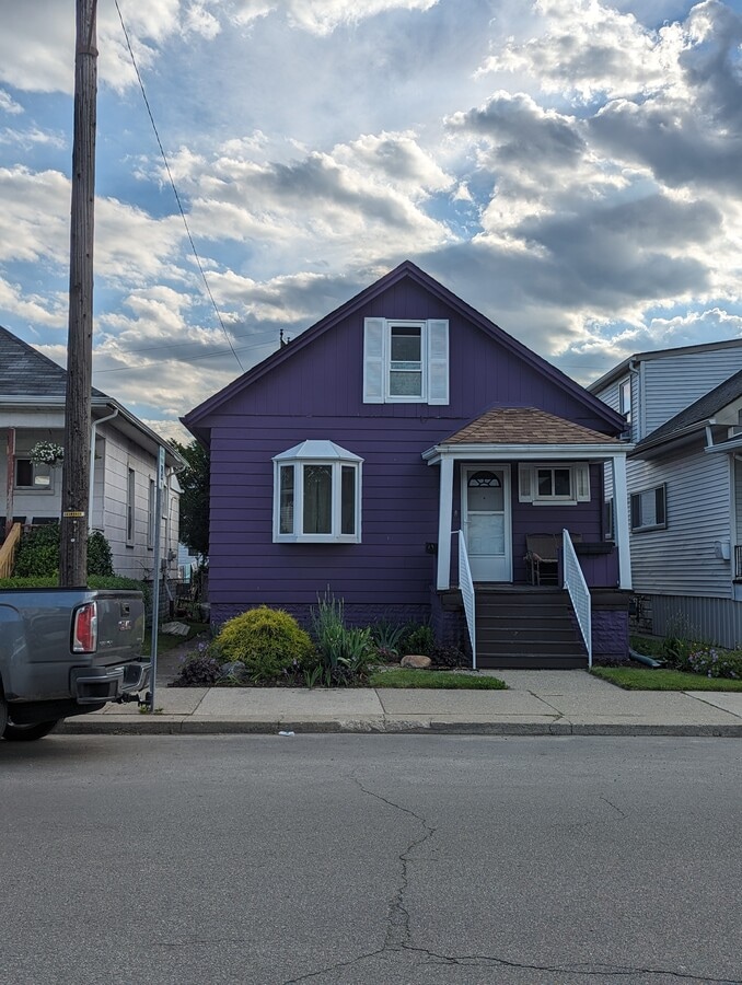 Single family home - 9451 Gallagher St