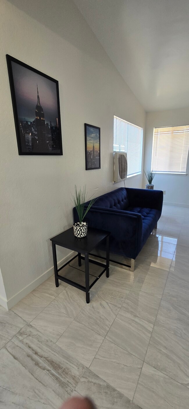 Sala de estar 2 - 3403 E Avenue S3