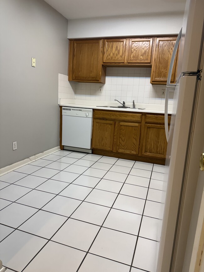 57 Washington Blvd Unit Mundelein 2 bedroom Condo for rent