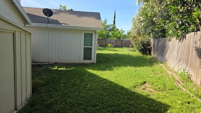 Photo - 7613 Luzern Way