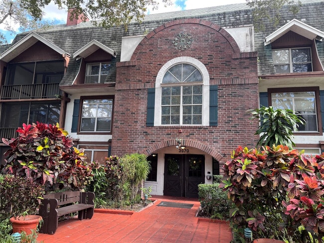 Building Photo - 3670 Inverrary Dr Unit 1F