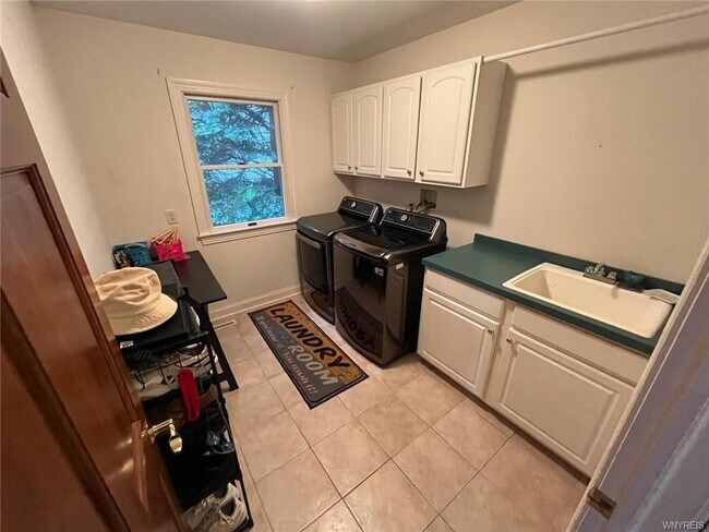 Photo - 8350 Manchester Park Dr