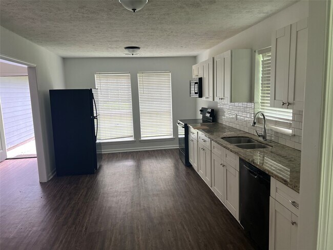 Photo - 1037 Yupon St