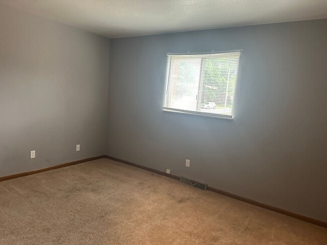 Building Photo - 2110 Lexington Dr Unit 1