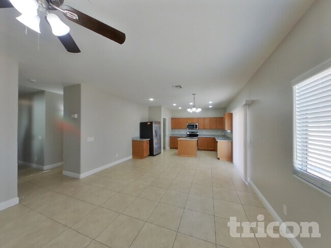 Photo - 2405 N 92nd Ln