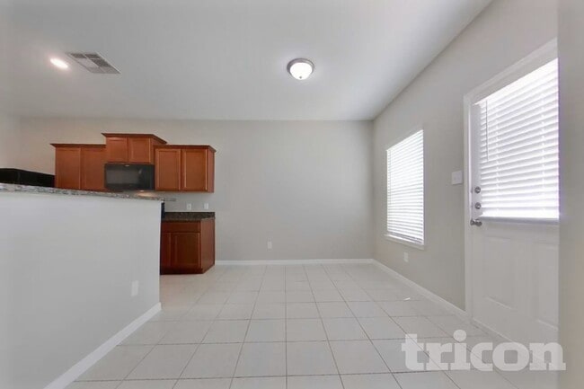 Photo - 640 Totem Trail Dr