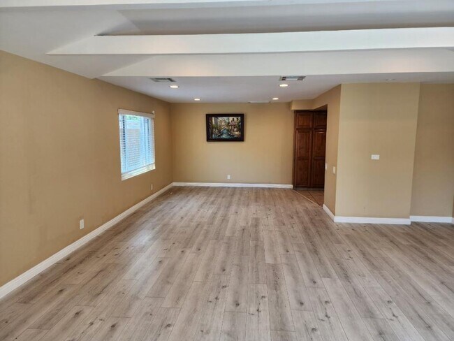 Photo - 7543 Enfield Ave