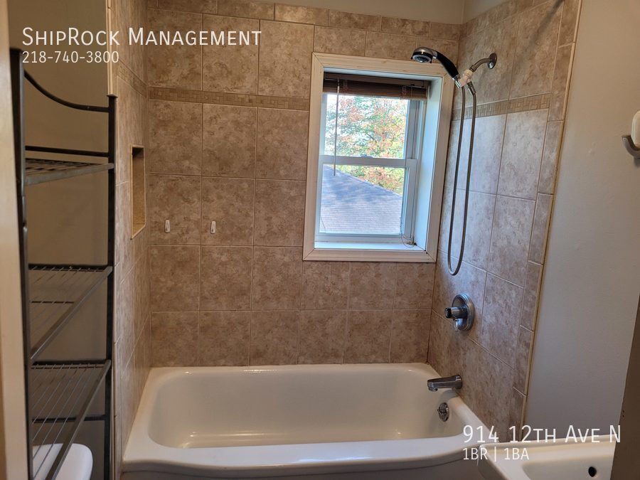 Photo - 914 12th Ave N