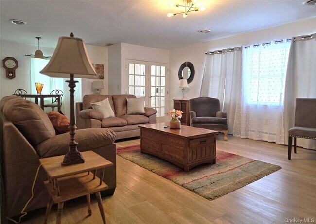 90 W Market St Unit 1