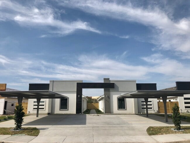 Photo - 1414 S Iris ST Unidad Carmel Estates