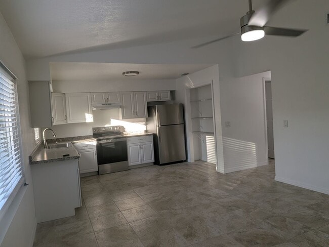 Photo - Nice 2/2 duplex in Crystal River