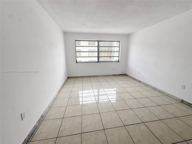 Building Photo - 1225 NE 124th St Unit 38B Rental