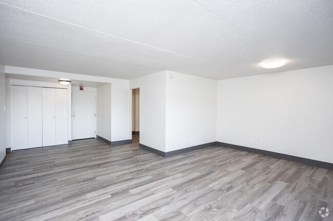 Studio - 624 SF