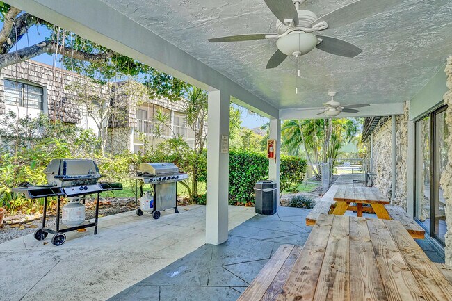 3109 Oakland Shores Dr Unidad G110