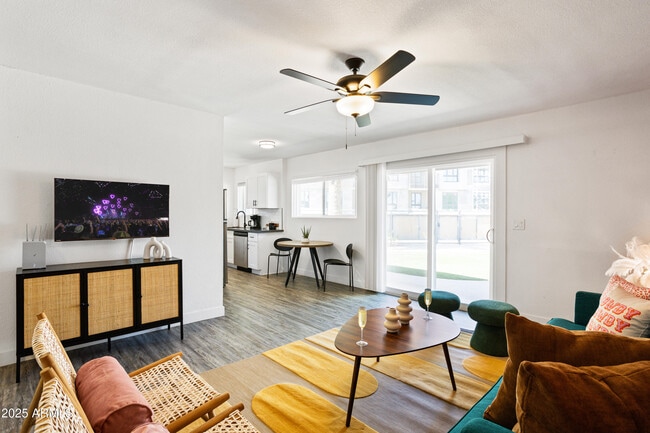 Photo - 4625 N 73rd St Unidad 1001