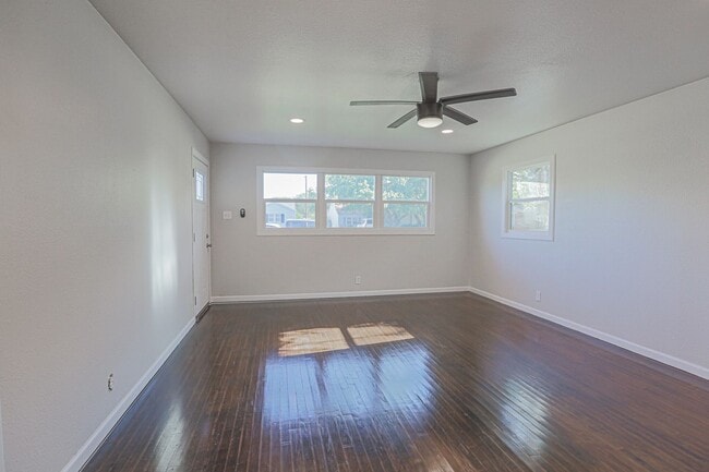 Photo - Pre Leasing for fall 2026! 4/2 in Medical District