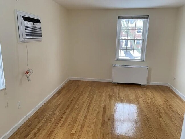 Photo - 30 Captain Parker Arms