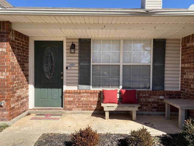 Photo - 909 N Windermere Dr