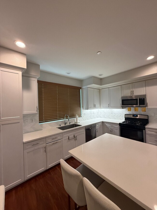 Photo - 13225 Victory Blvd
