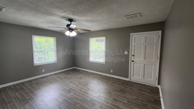 Photo - 305 Banberry Dr SE