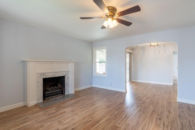 Photo - 537 Poplar Ave