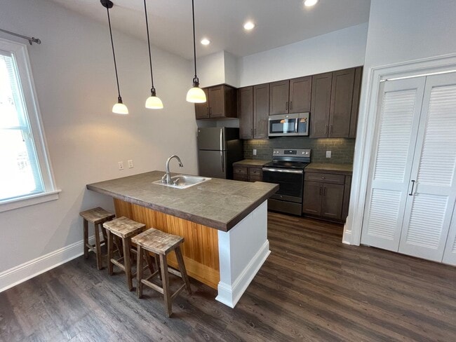 Photo - 2BD/2BA near Tulane