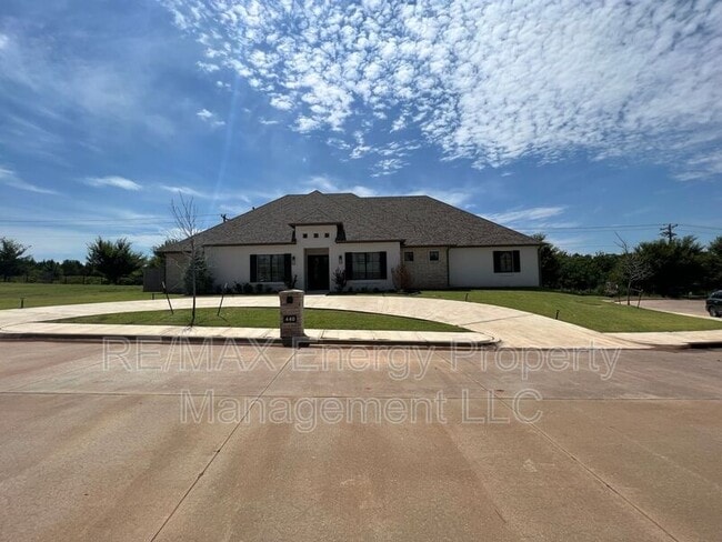 Photo - 440 St Claire Dr