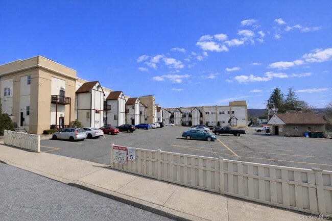 Building Photo - 39 Church St Unit 4