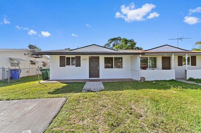 Building Photo - 2541 NW 64th Ter Unit 2541