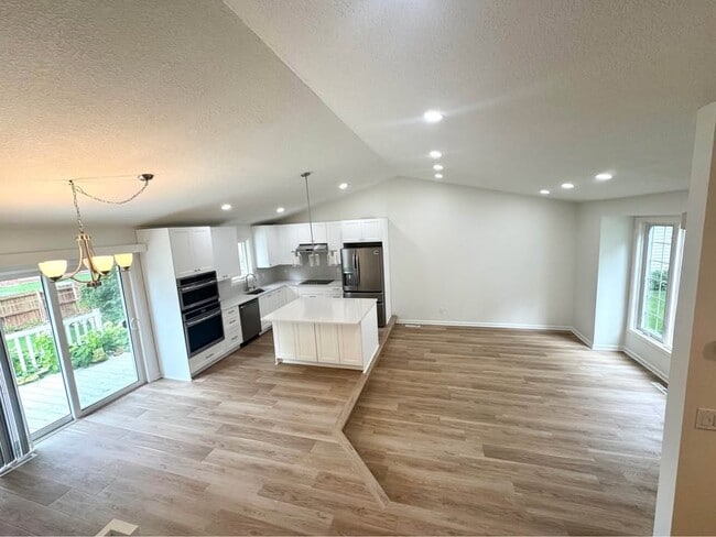 Photo - 1084 Hummingbird Ln