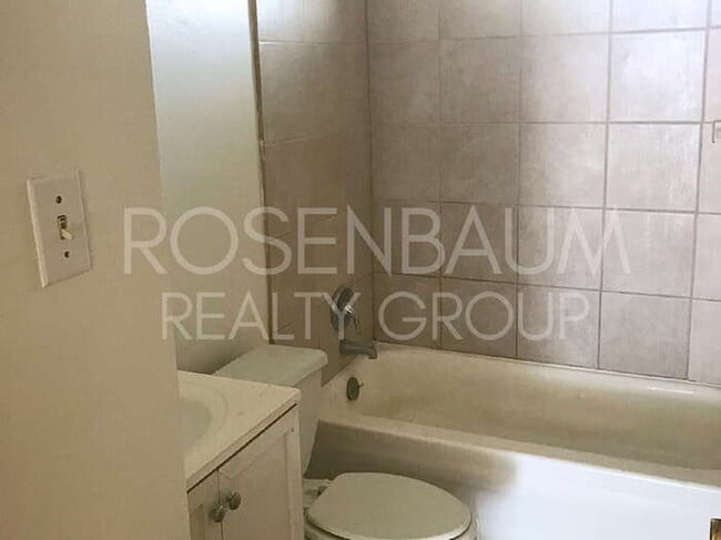 Building Photo - Beautiful 3-bedrooms, 2-baths home in Tucson!