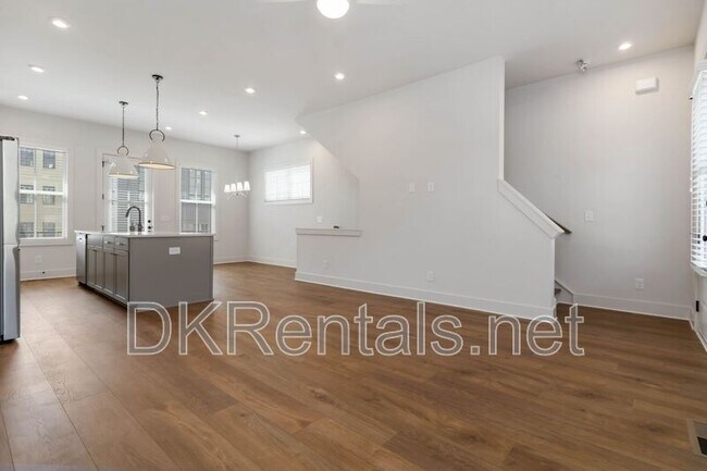 Photo - 964 N Circle Dr NW