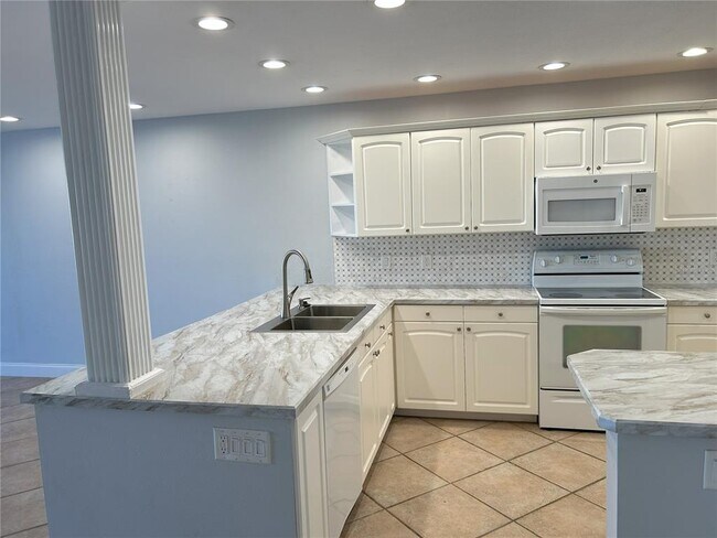Photo - 2775 Kipps Colony Dr S Unit 304