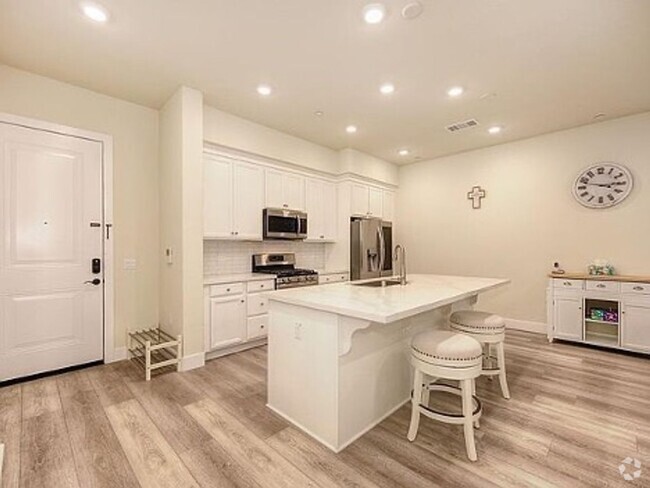 Building Photo - Upscale 2/2 Apartment in The Cannery!-$500...