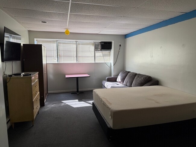 Photo - 1635 Centre Ave