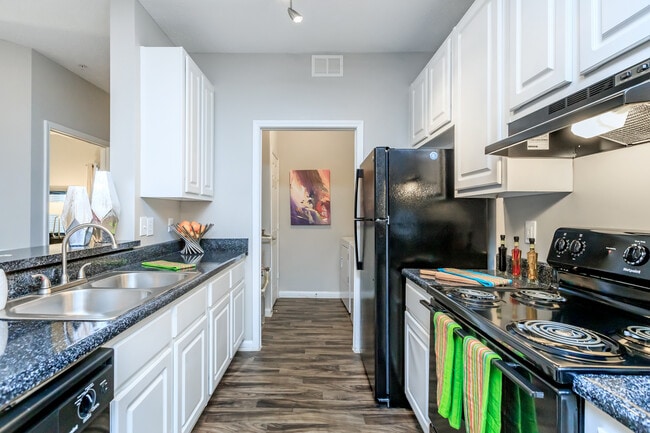 Building Photo - The Park at Castleton Rental