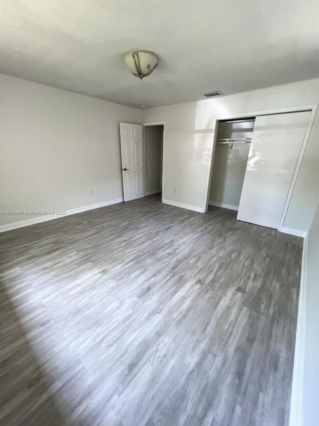 Photo - 411 NE 88th St