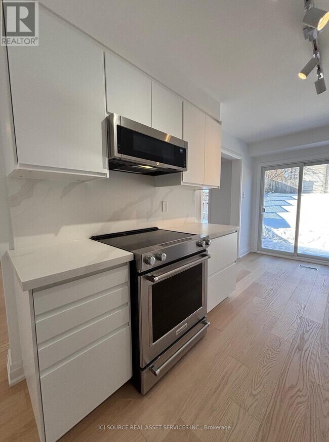 Photo - 851 Sweetwater Crescent