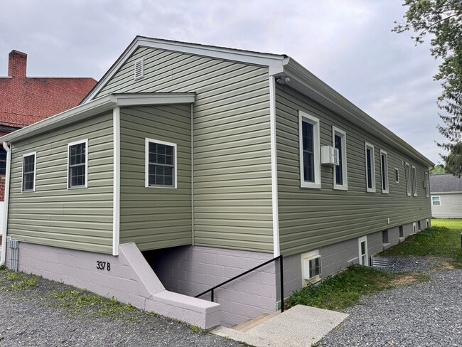 Building Photo - Two Bedroom Basement Apartment for Rent in Dayton