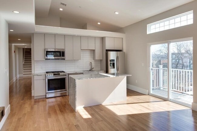 Building Photo - 204 Spencer Ave Unit 9