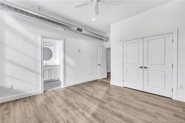 Photo - 475 Howe Ave