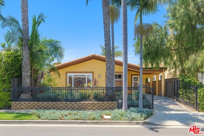 Photo - 1659 Ellsmere Ave Casa