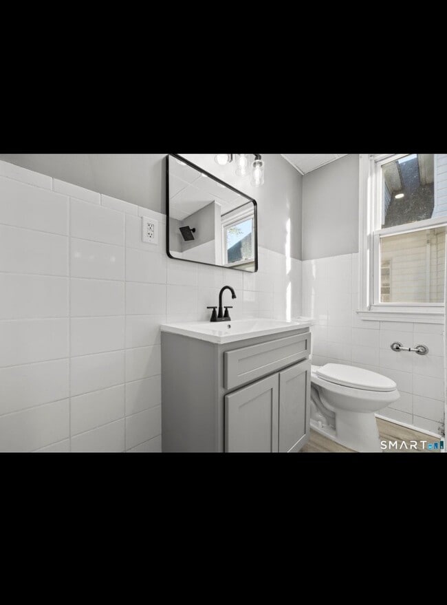 Photo - 362 Sigourney St Unit 2
