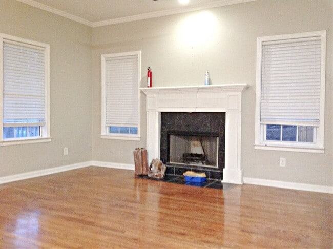 Fireplace/ living room - 218 Barfield Ave SW