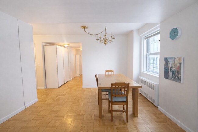 Photo - 404 E 66th St