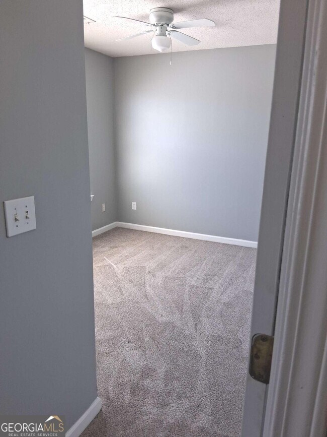 Photo - 132 Hawkeye Ln NW