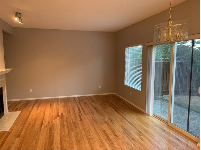 4364 252nd Pl SE