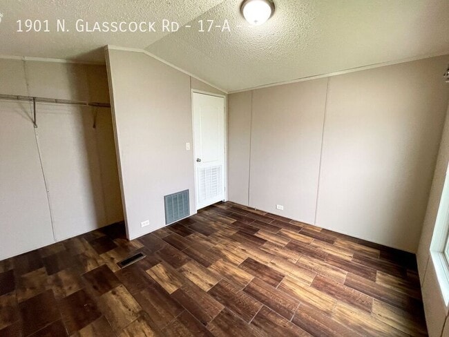 Photo - 1901 N Glasscock Rd
